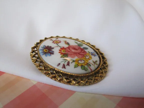 Broche kettinghanger goudkleurig glas camee met bloemen afbeelding 5.1x4.2 cm - Afbeelding 2