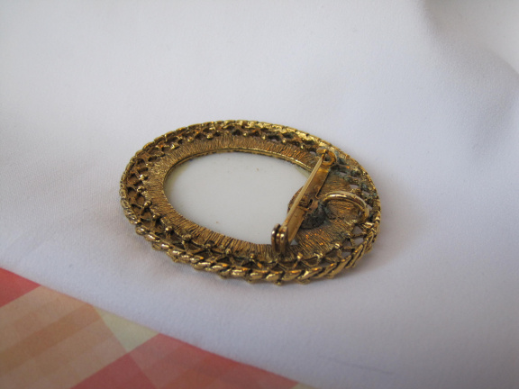 Broche kettinghanger goudkleurig glas camee met bloemen afbeelding 5.1x4.2 cm - Afbeelding 5