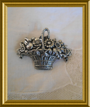 Mooie oude broche : bloemenmand - nr. 1