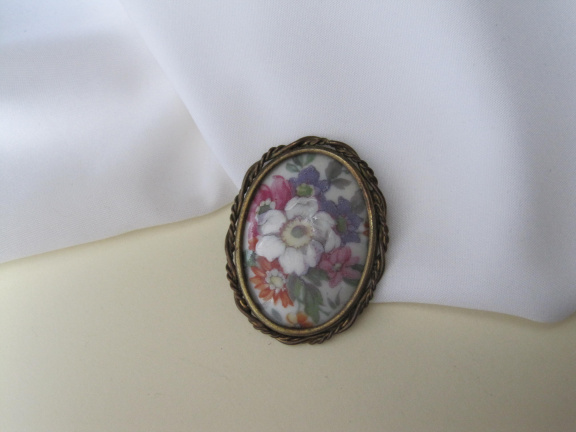 Broche antiek limoges porseleinen bloemafbeeding cabochon 4.7x3.6 cm - nr. 1