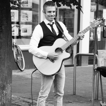 Rocky: De Muzikale Entertainer (Bandartiest: Gitaar en Zang) - nr. 1