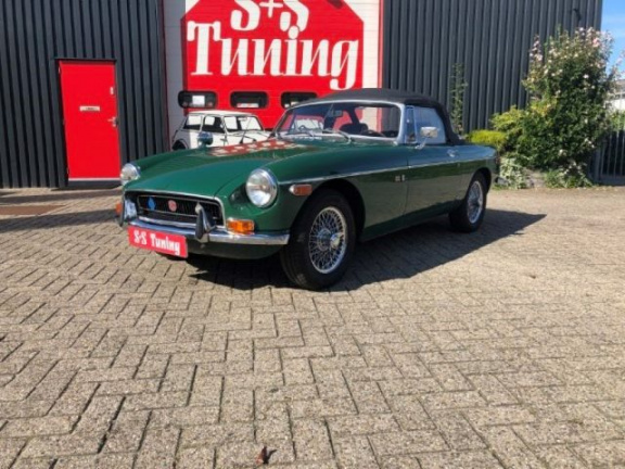 MG B type - B British racing green