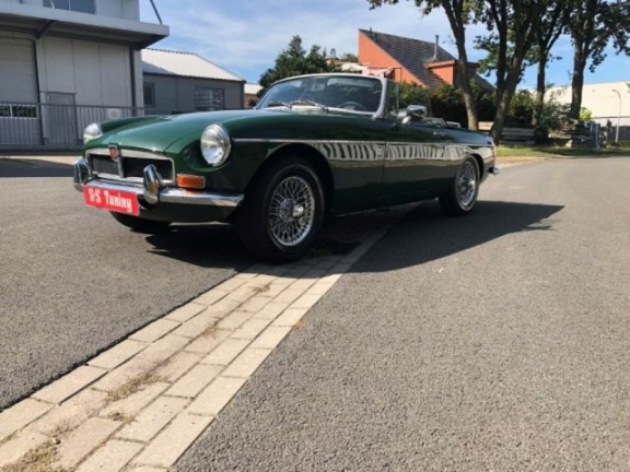 MG B type - B British racing green