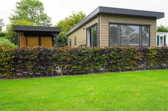 Prachtig chalet te koop direct gelegen aan het Veerse Meer