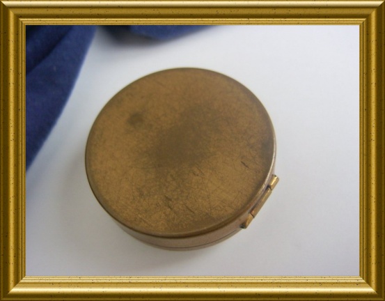 Oud geëmailleerd doosje : bloemen // small enamel box