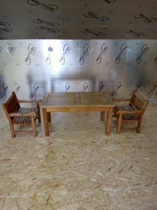 Kindertafeltje met 2 stoelttjes - nr. 1