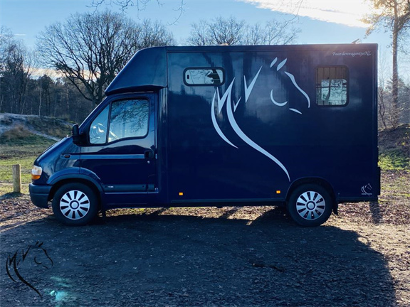 Paardenwagen - paardenvrachtwagen RENAULT MASTER THEAULT