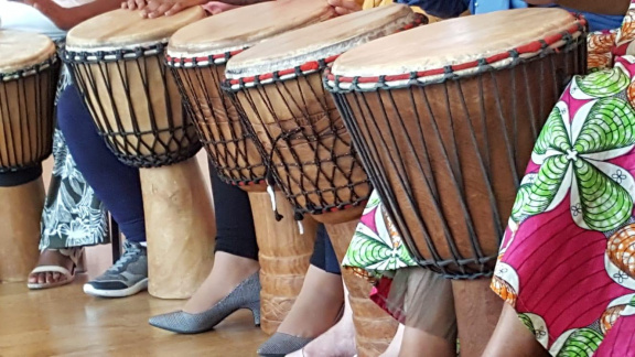 Leuke en swingende workshops Djembe - Afbeelding 5