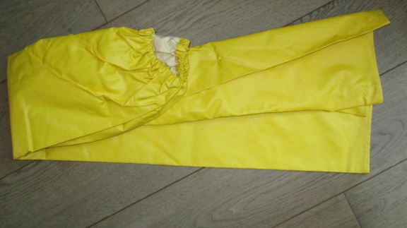 nieuwe gele REGENBROEK, zware kwaliteit maat 48 - nr. 1