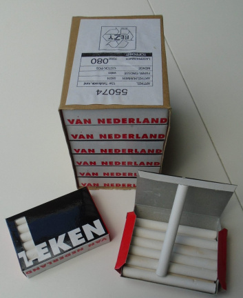 SCHOOLBORD KRIJTJES DOOSJE 12 STUKS nieuw