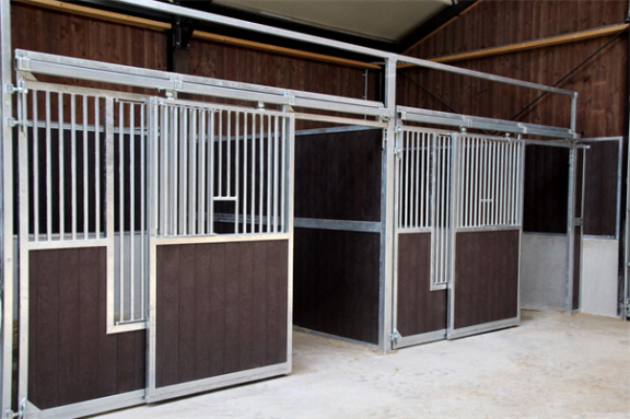 Paardenboxen, voorwand, tussenwand, paardenstal, binnenbox