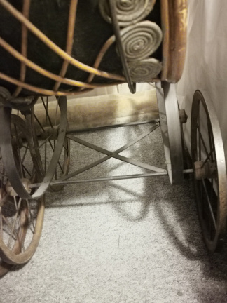 antieke poppenwagen - Afbeelding 4