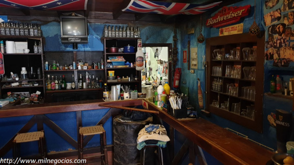 Lokale 120 m2 + 15m2 gemonteerd als een rockbar in een ruimte met disco's en pubs in Calpe