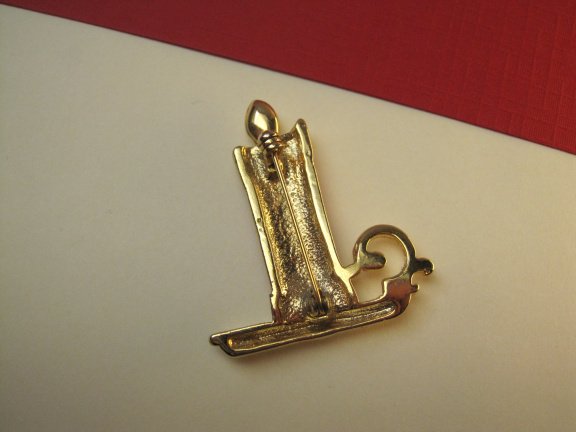 Broche kerstkaars kandelaar goudkleurig met rood emaille 3.9x3.5 cm - Afbeelding 4