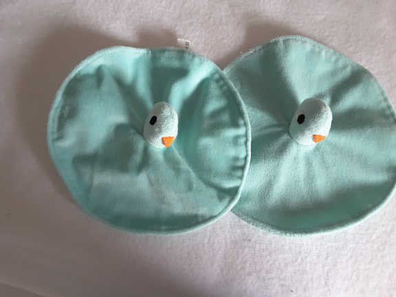 + 1342 Kuiken eend Hema rond baby blauw knuffeldoekje