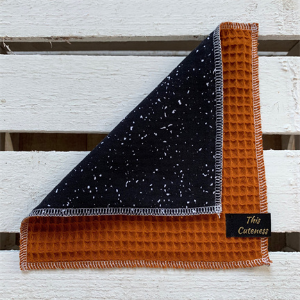 Knuffeldoekje Burned Orange Black Drops
