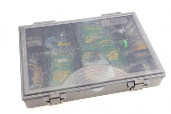 MAD tacklebox gevuld met karpermateriaal