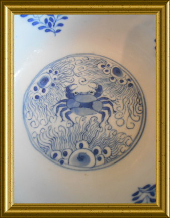 Antieke chinese porseleinen kom ; vis, krab