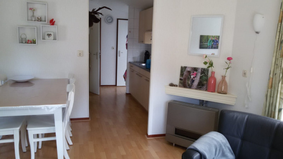 Mooi chalet te koop op de Sprookjescamping in Overijssel aan bos en visvijver. - Afbeelding 4