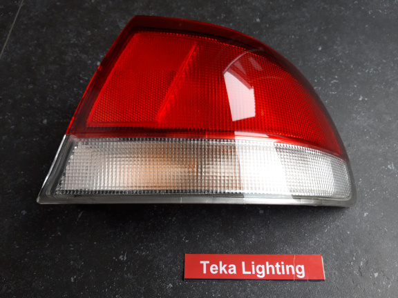 Mazda 626 GE Sedan (93-97) Achterlicht Lucid 216-1937R-U Rechts NOS