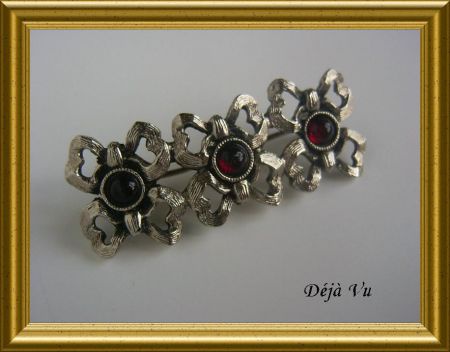 Leuke broche : strikjes - nr. 1