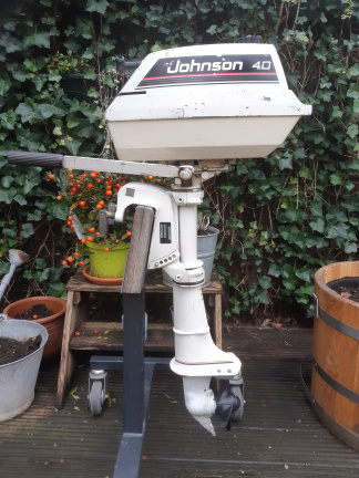 Johnson 4pk kortstaart met vrijloop en ingebouwde of externe benzinetank