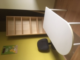combinatie stoel/bureau/kast