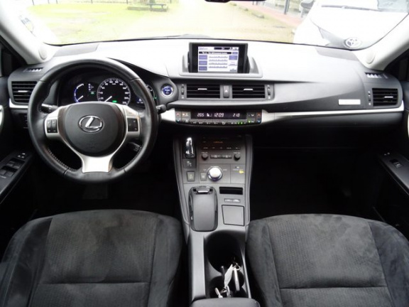 Lexus CT 200h - Hybrid Executive / Navigatie / Led / Parkeersensoren / Cruise Control / Parkeercamer