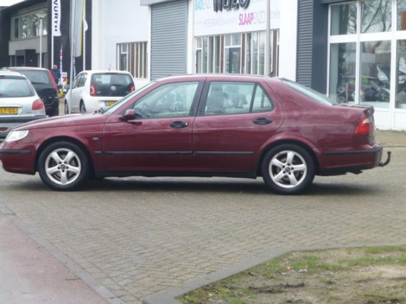Saab 9-5 - 2.3t Vector word geleverd met een nieuwe apk