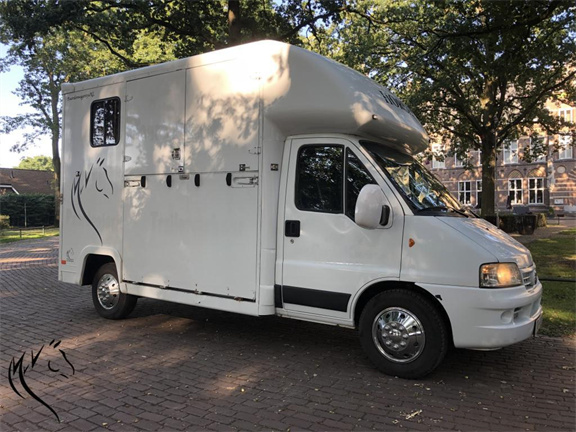 Paardenwagen - paardenvrachtwagen Huurmijnpaardenwagen.NL - Afbeelding 2