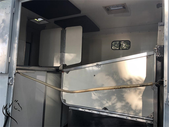 Paardenwagen - paardenvrachtwagen Huurmijnpaardenwagen.NL - Afbeelding 5