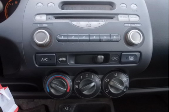 Honda Jazz - 1.4 LS airco trekhaak nw apk 26-02-2021