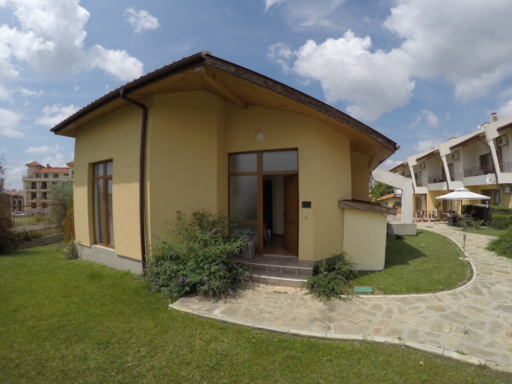 Fantastische half vrijstaande villa met twee slaapkamers - nr. 1