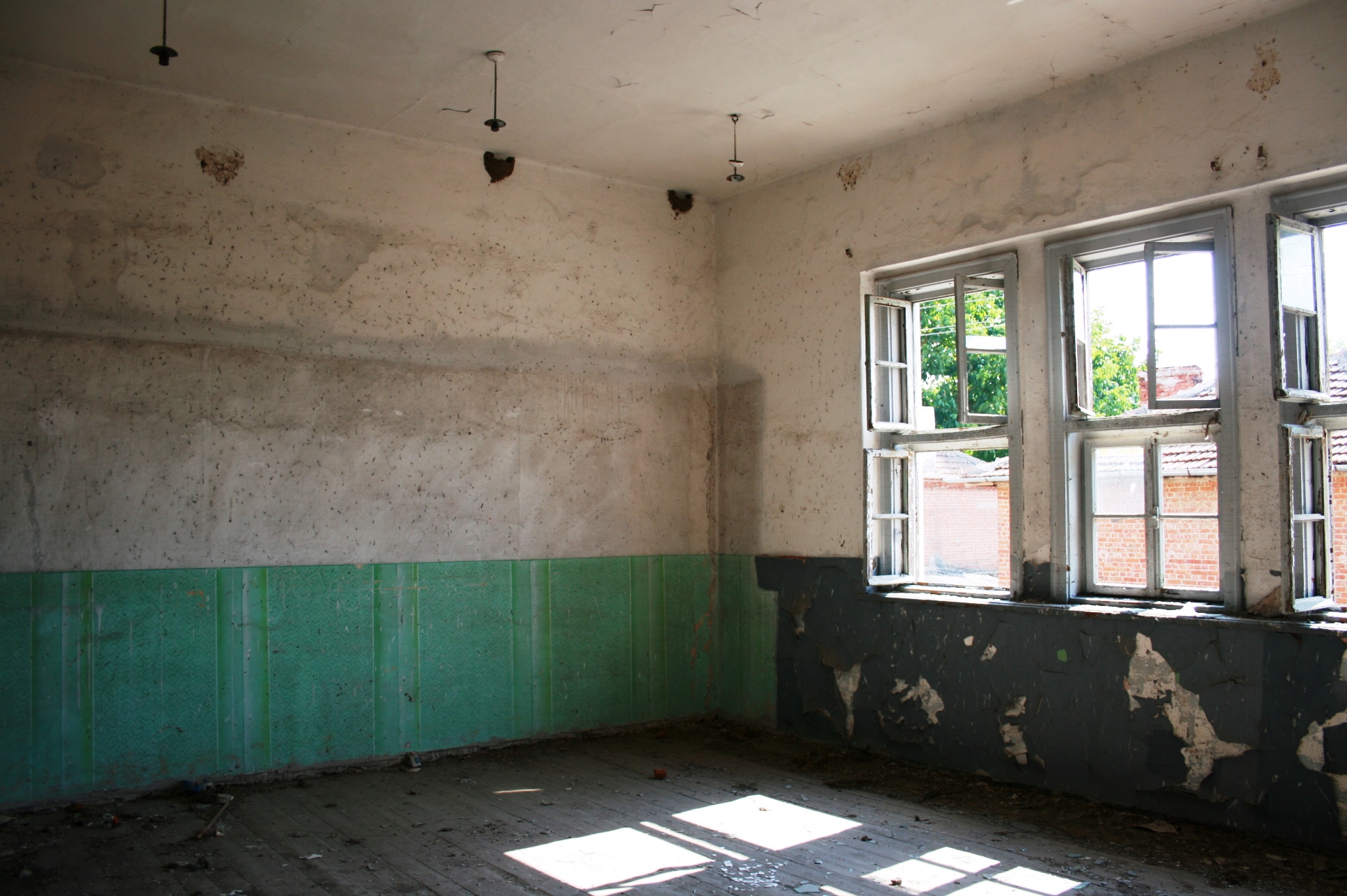 Een schoolgebouw te koop in het dorp Razdel - Afbeelding 4