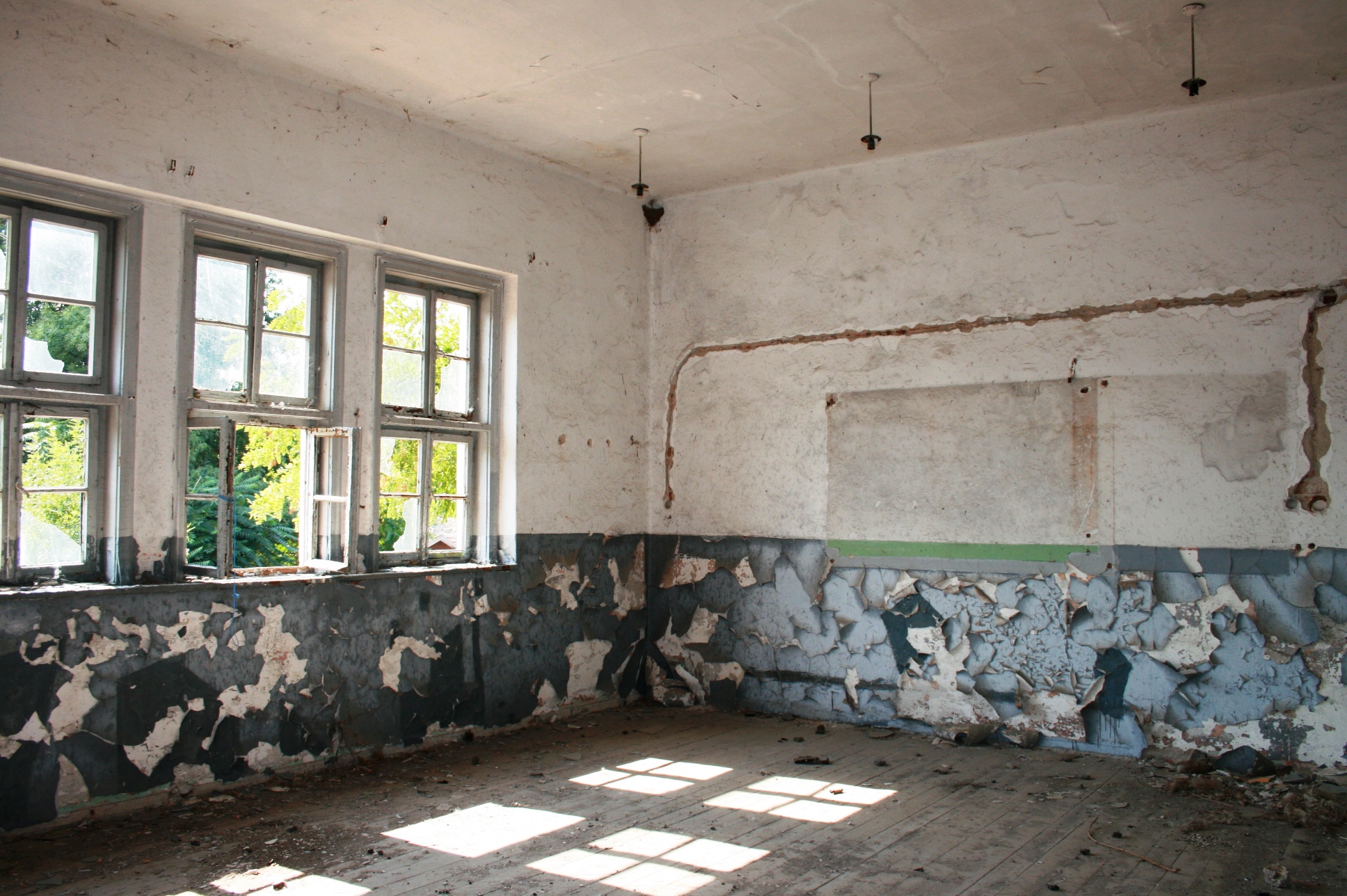 Een schoolgebouw te koop in het dorp Razdel - Afbeelding 5