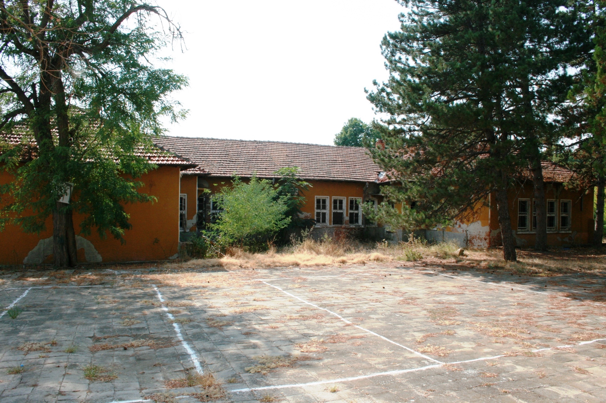 Een schoolgebouw te koop in het dorp Razdel - Afbeelding 8