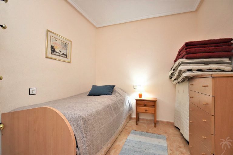 Uw Bungalow in TORREVIEJA met terras bij zwembad in mooie tuin - Afbeelding 7