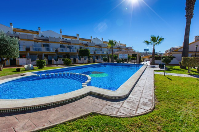 Uw Vakantiehuis in PUNTA PRIMA met meubels en bij mooi zwembad - nr. 1