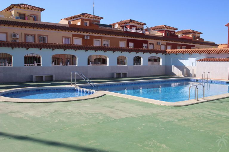 Uw zeer complete Bungalow in TORREVIEJA met garage en terrassen bij zwembad - nr. 1
