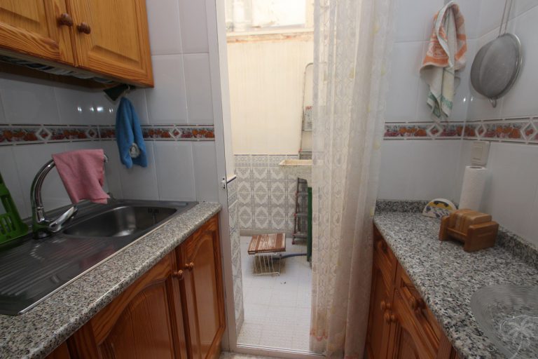 Uw zeer complete Bungalow in TORREVIEJA met garage en terrassen bij zwembad - Afbeelding 2