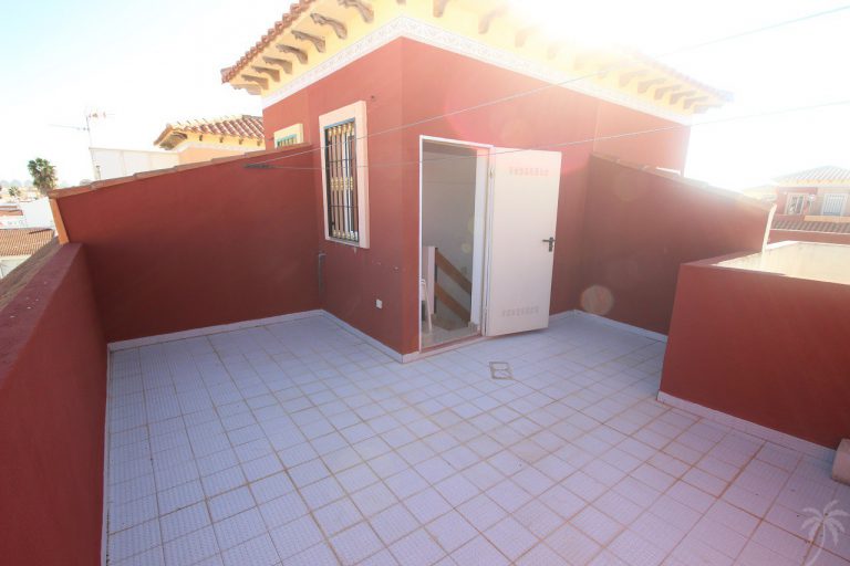Uw zeer complete Bungalow in TORREVIEJA met garage en terrassen bij zwembad - Afbeelding 4
