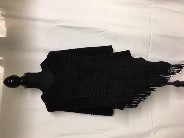 Zwarte poncho - nr. 1