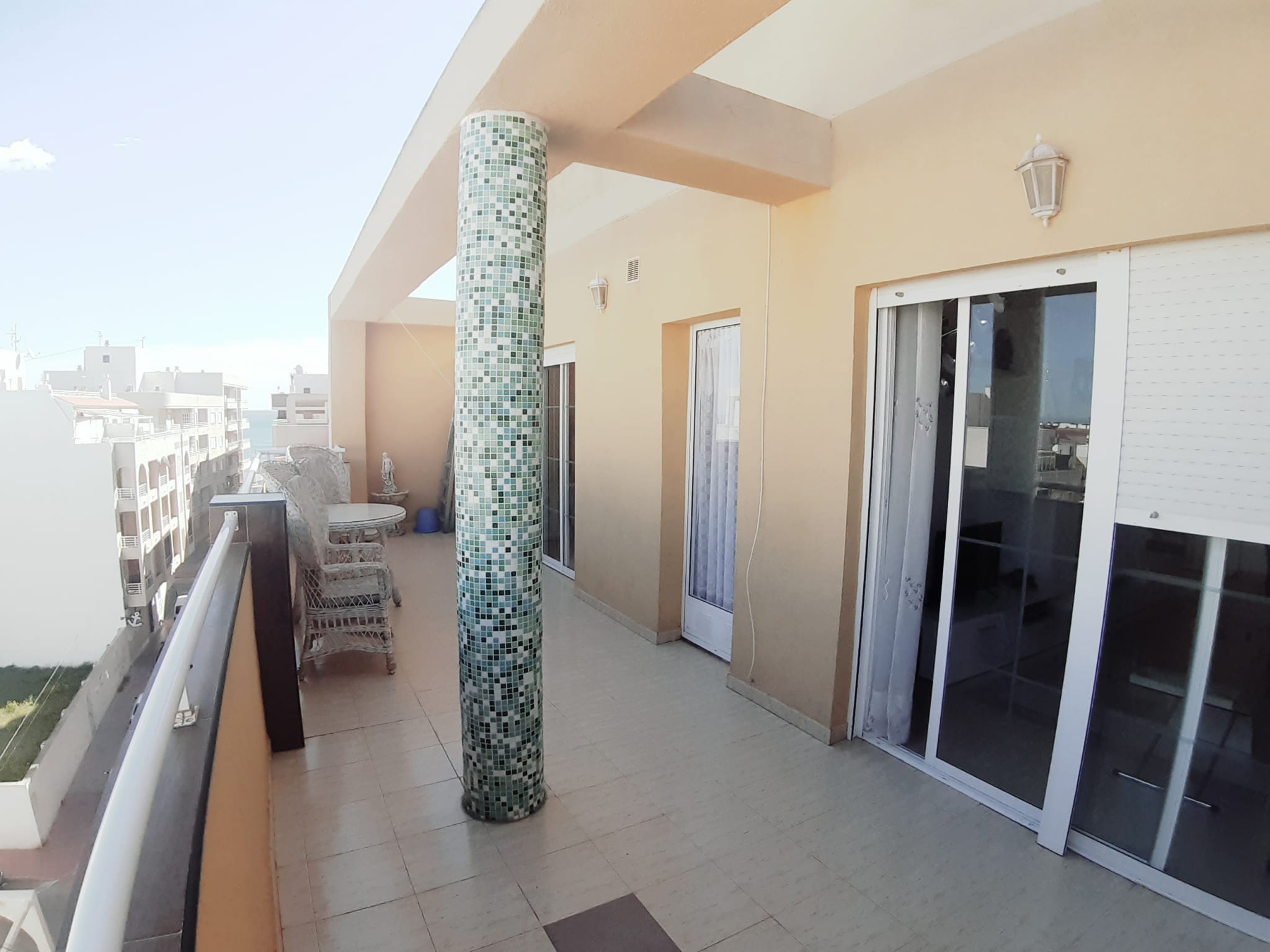 Mooi penthouse op 150 meter van het strand van La Mata