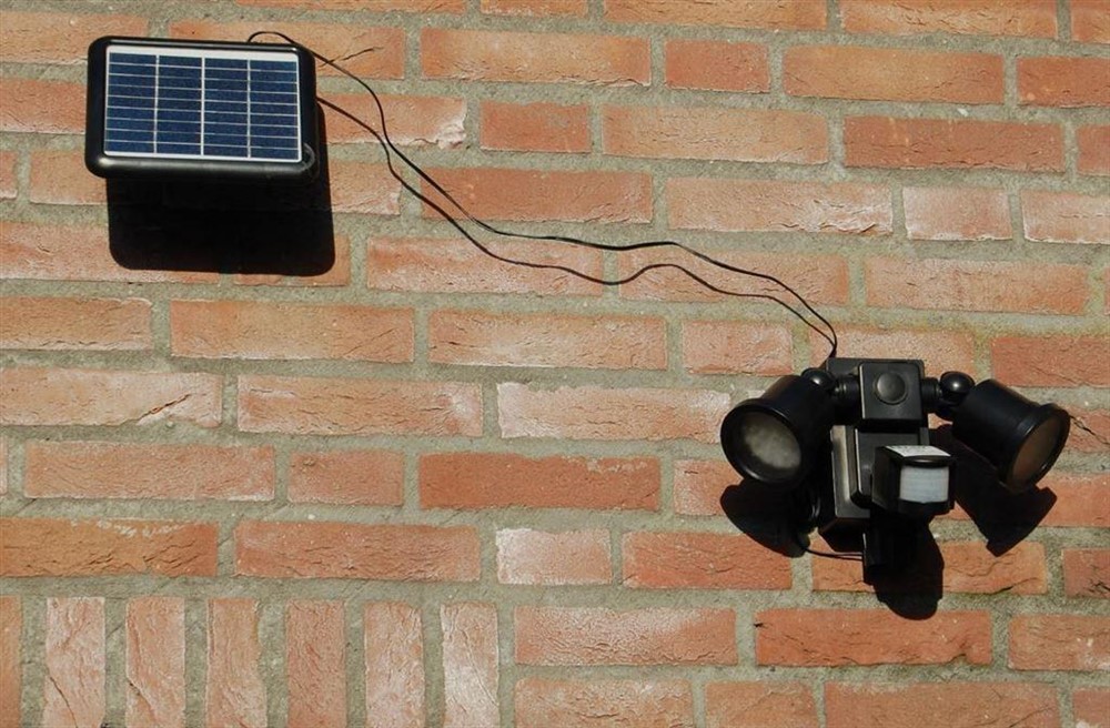 Buitenlamp op zonne energie met LED spots met accupack - Afbeelding 2