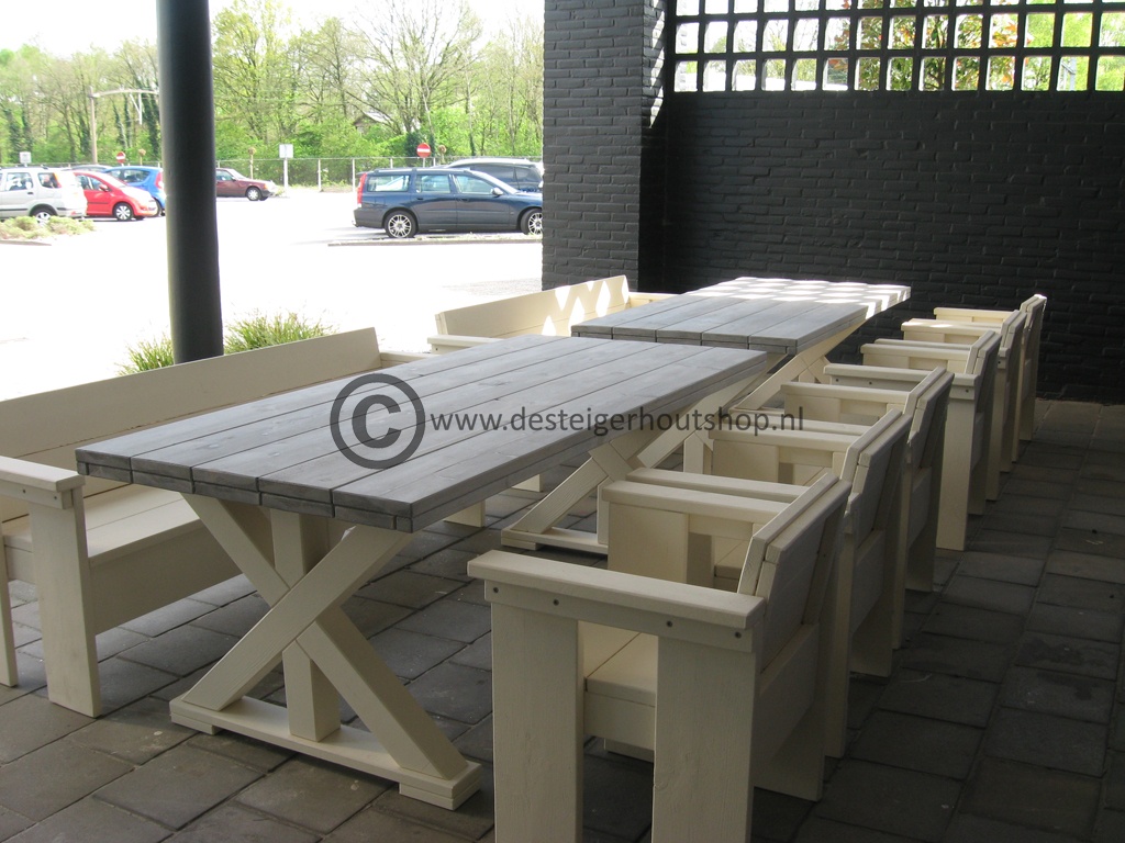 Tuintafels,tuinbanken,tuinstoelen op maat.