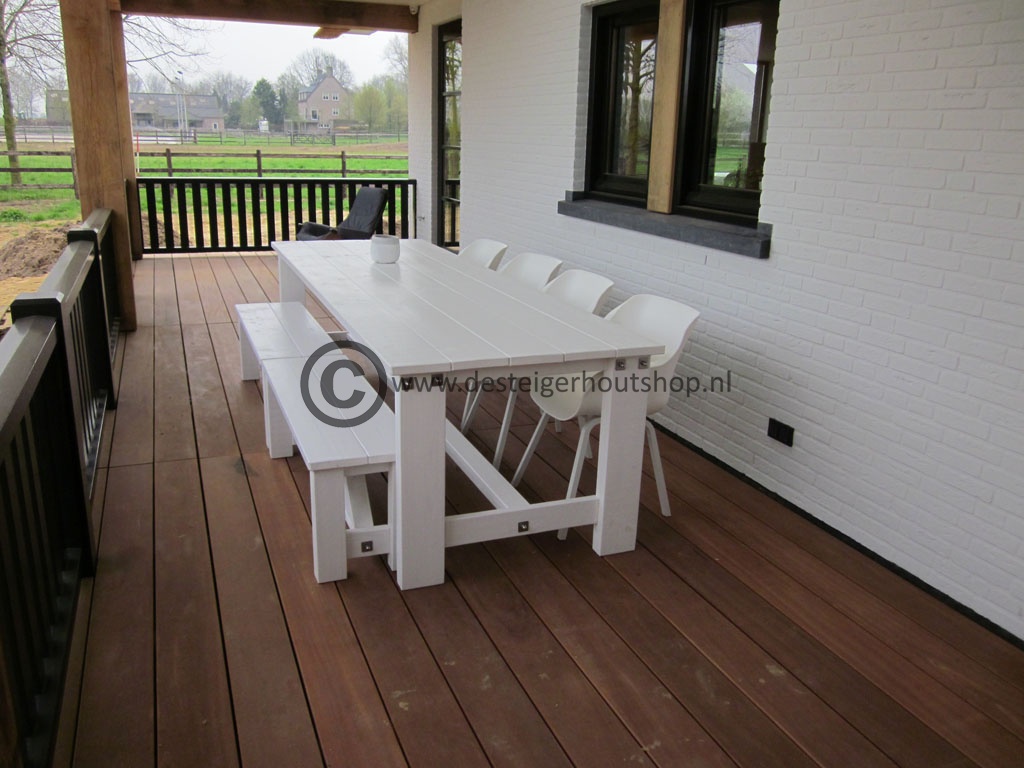 Tuintafel,tuinstoel,tuinbank,tuinmeubelen op maat gemaakt.