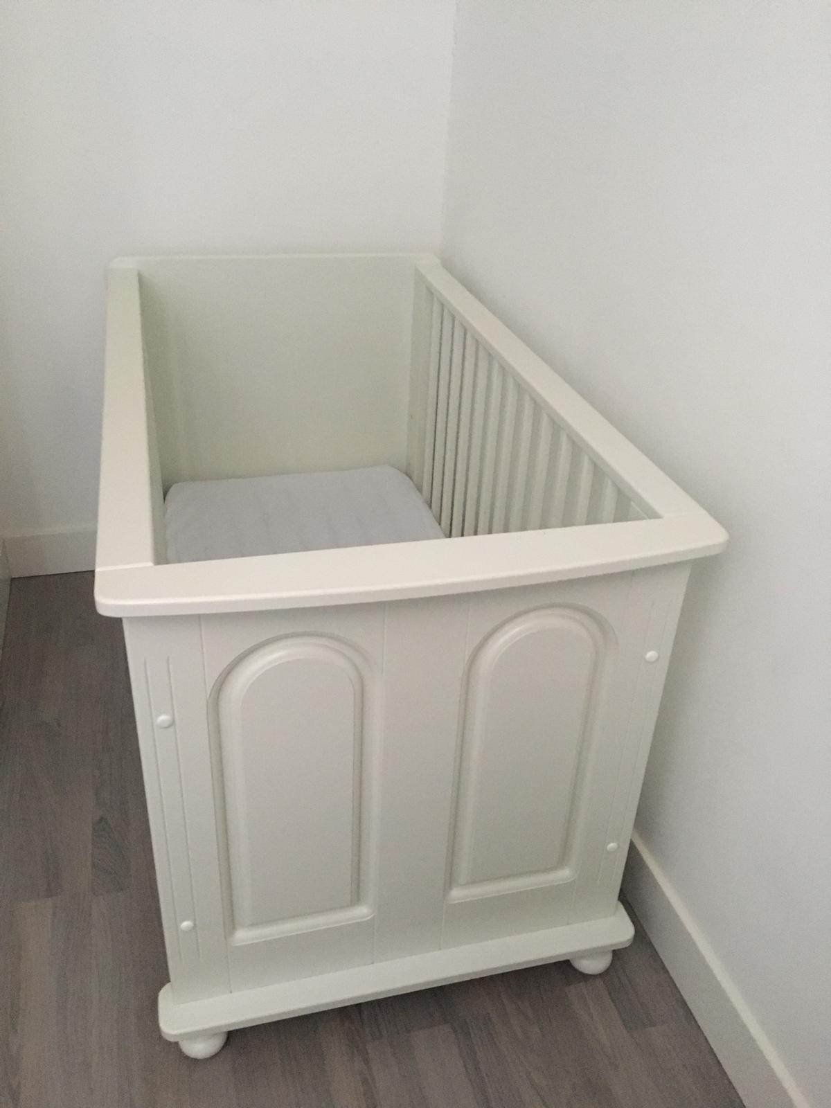 Kinderkamer: Ledikant, Commode en grote kast - nr. 1