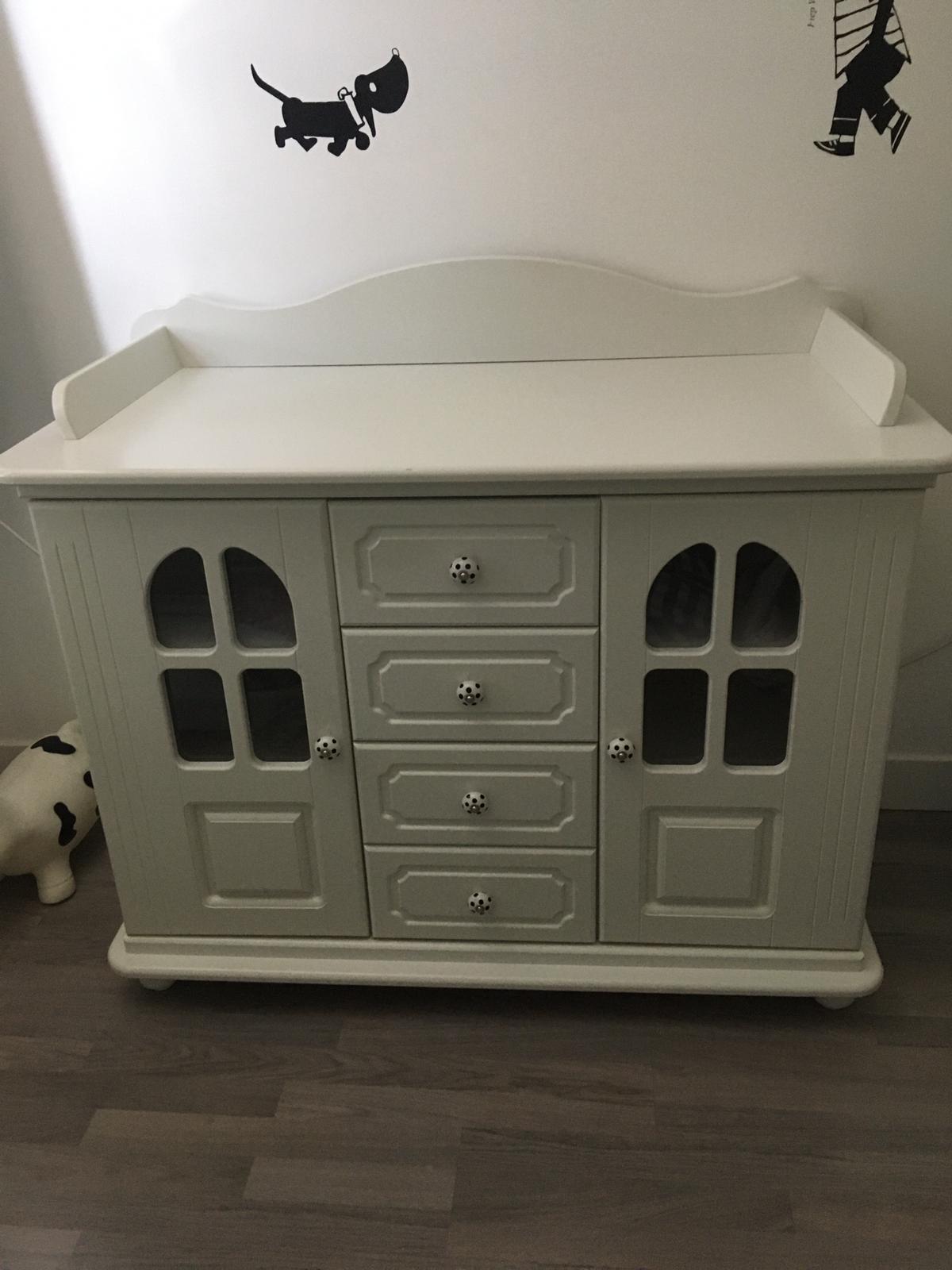 Kinderkamer: Ledikant, Commode en grote kast - Afbeelding 5