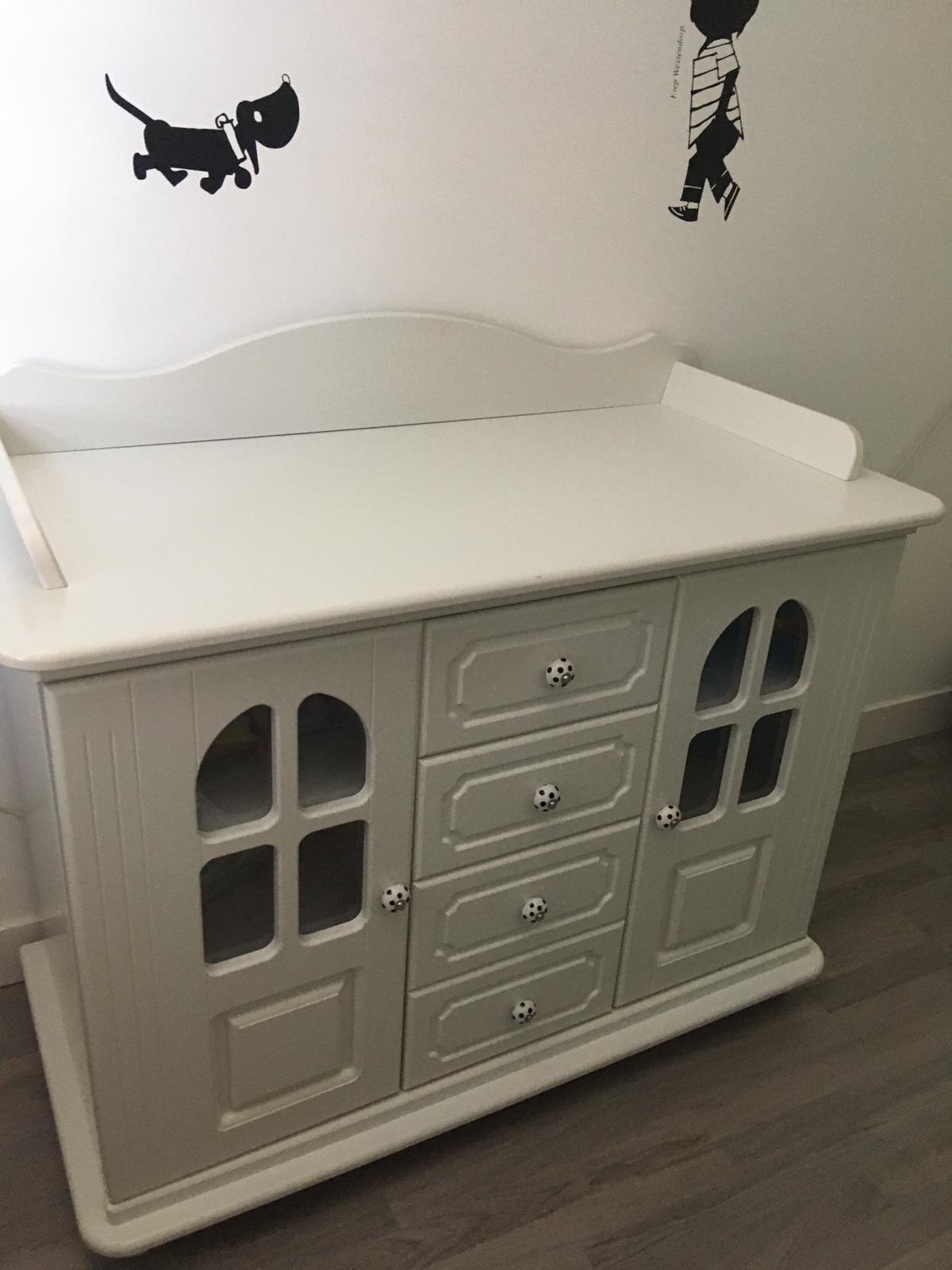 Kinderkamer: Ledikant, Commode en grote kast - Afbeelding 6
