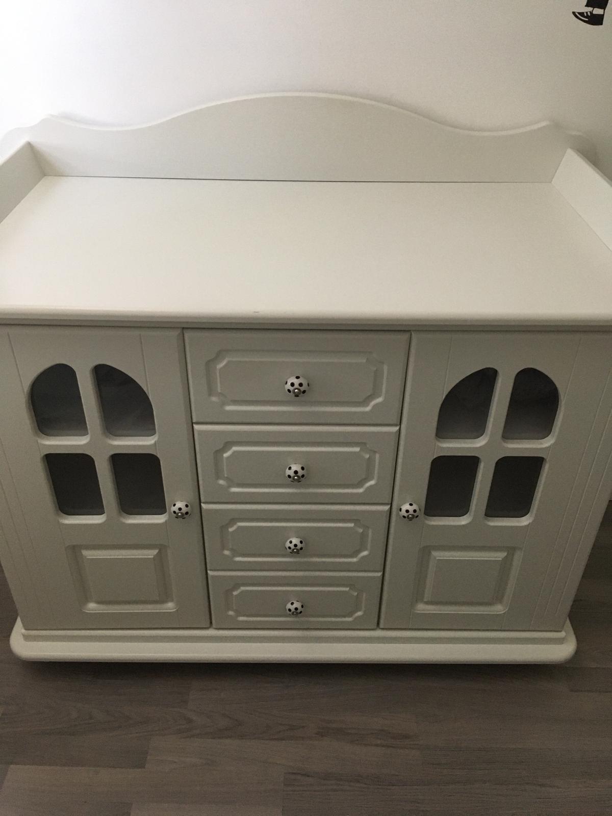 Kinderkamer: Ledikant, Commode en grote kast - Afbeelding 7